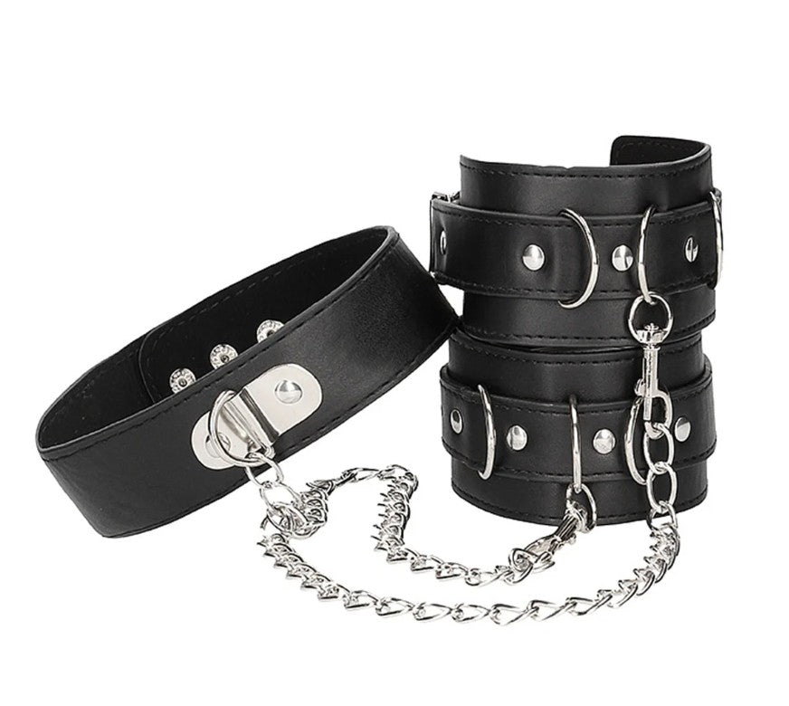 COLLAR AND CUFFS WITH METAL FASTENERS