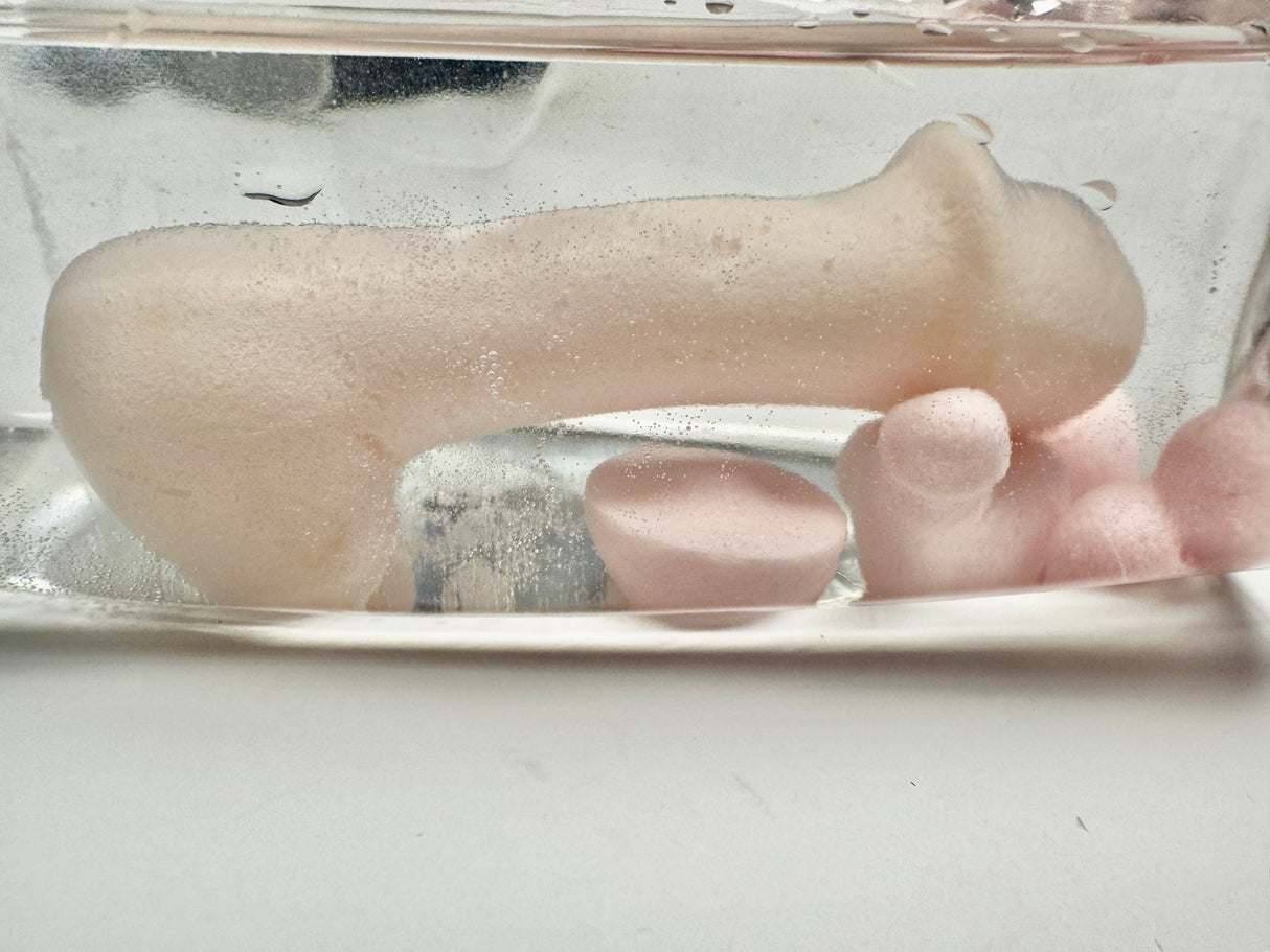 PÉNIS QUI GROSSIENT DANS L'EAU GRAND